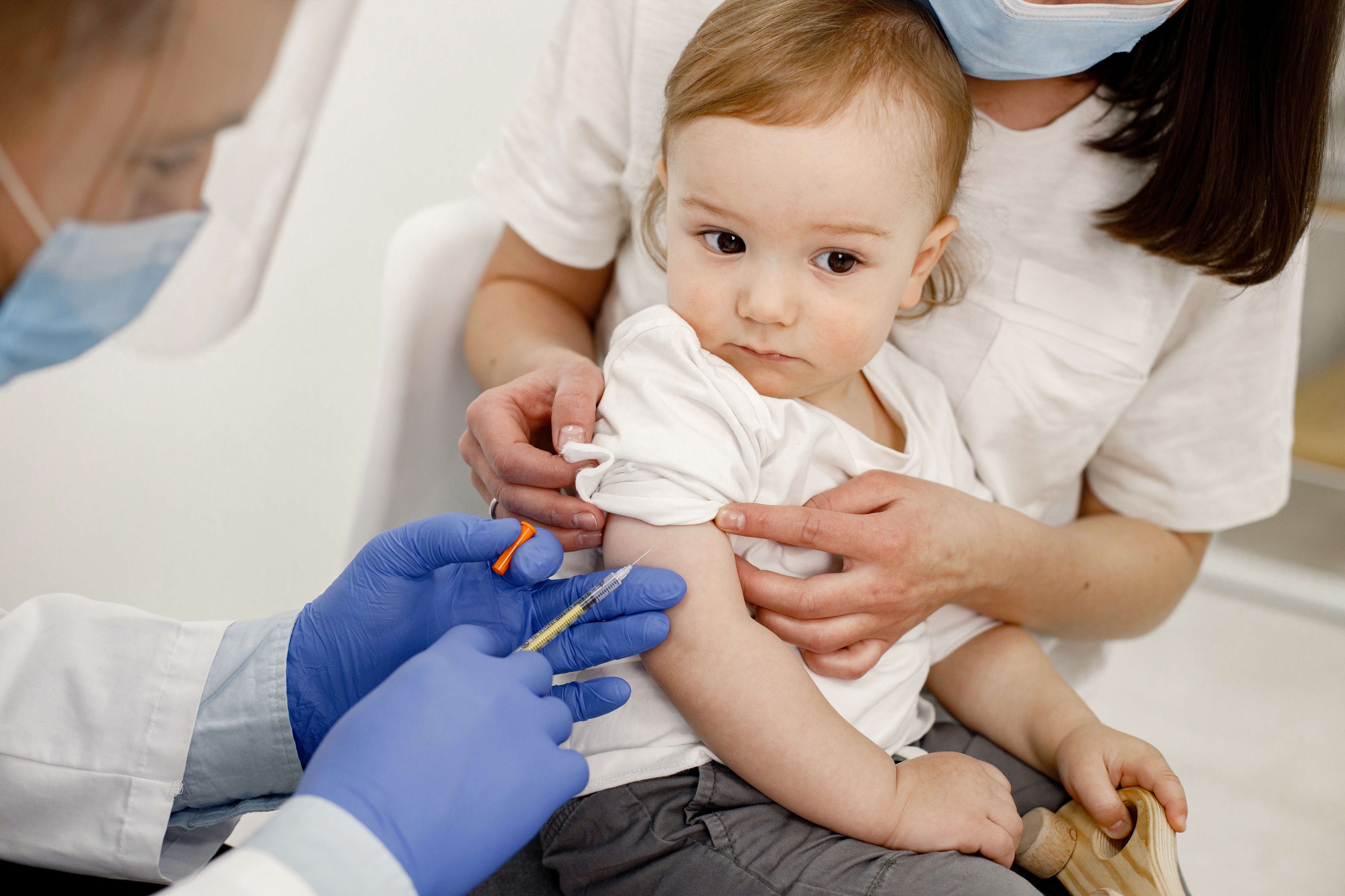 Effect of a Single-Dose Varicella Vaccination Program: Findings from a Retrospective Cohort Study Highlight the Effectiveness of Two-Dose Strategies